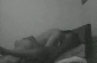 XXX गुलाब की पंखुड़ियों के साथ एक स्नान में लवली लड़कियां