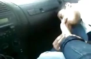 XXX लड़का चतुराई से झुक गया और एक लड़की को दांव पर लगा दिया, जिससे वह रूक गया