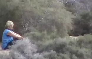 XXX निम्फोमेनियाक ने एक डकैती की, एक पुलिसकर्मी को घर बुलाया और उसे बहकाया