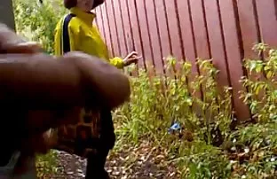 XXX चश्मे में बेशर्म आत्मविश्वास वाले गोरा ने एक छिपे हुए कैमरे में कार्यकर्ता को बहकाया