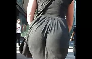 XXX चिंतित bespectacled पोलिश लड़की बिल्ली और गधे में गड़बड़