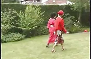 XXX सौंदर्य एनी ब्लैक फॉक्स निगल सह